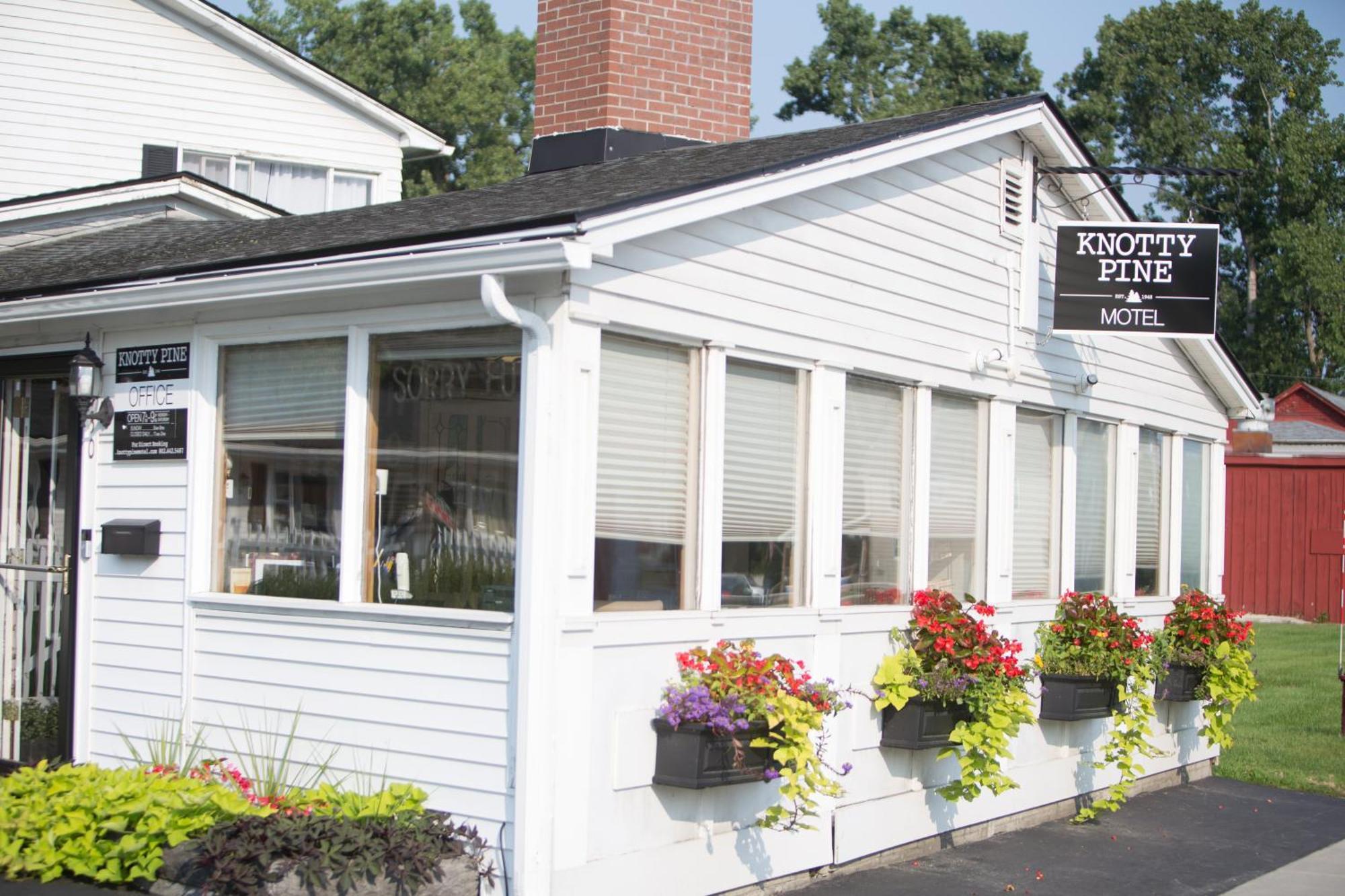 Knotty Pine Motel Bennington Kültér fotó